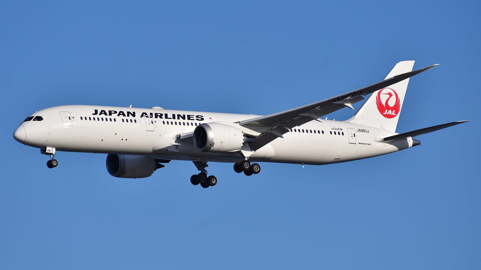 Boeing 787-9 in airline service, photographed by 4300streetcar