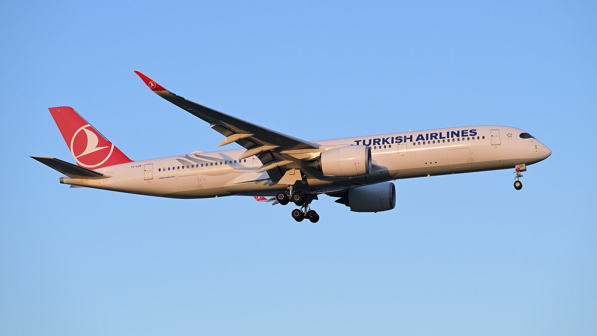 Airbus A350-900 in airline service, photographed by 4300streetcar